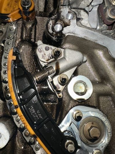 Hydraulic timing chain tensioner on Land Rover 2.0 Ingenium diesel engine
